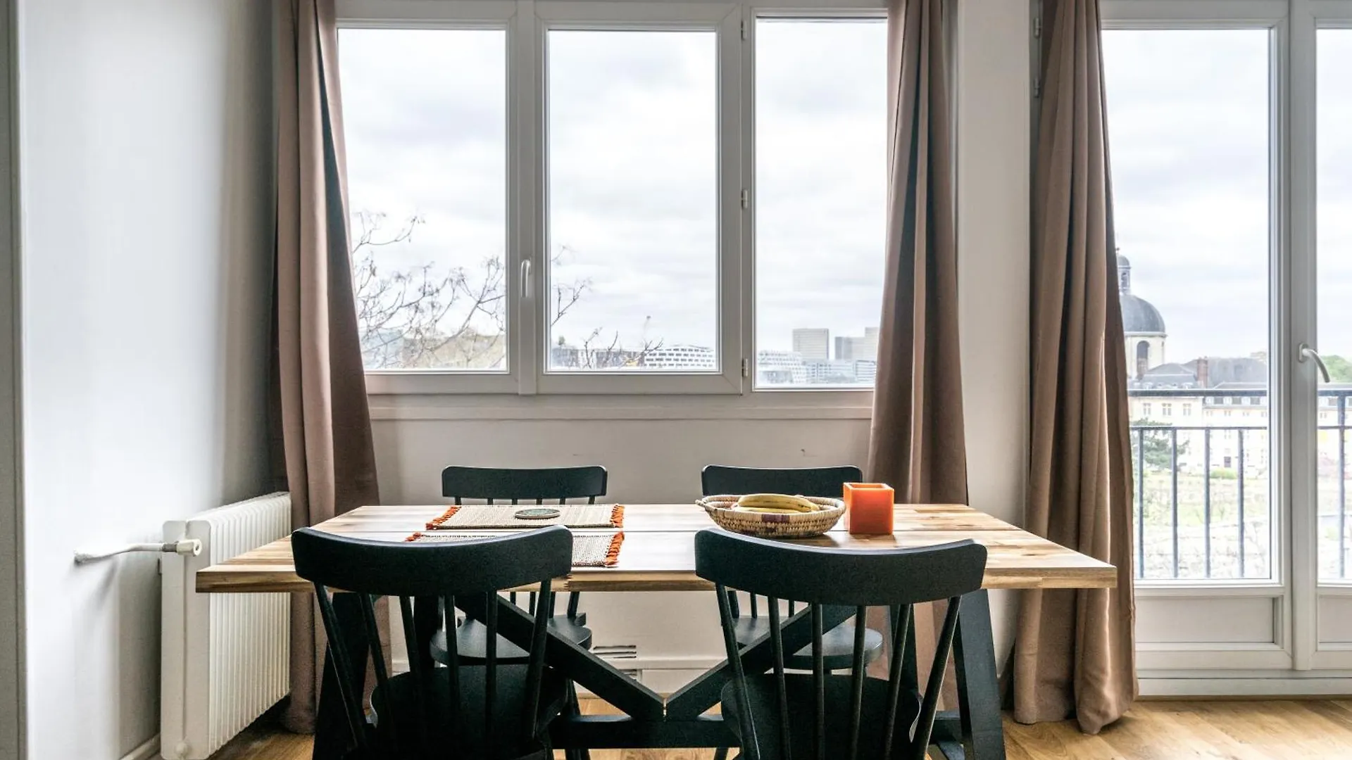 公寓 Charming In 5 With Stunning View