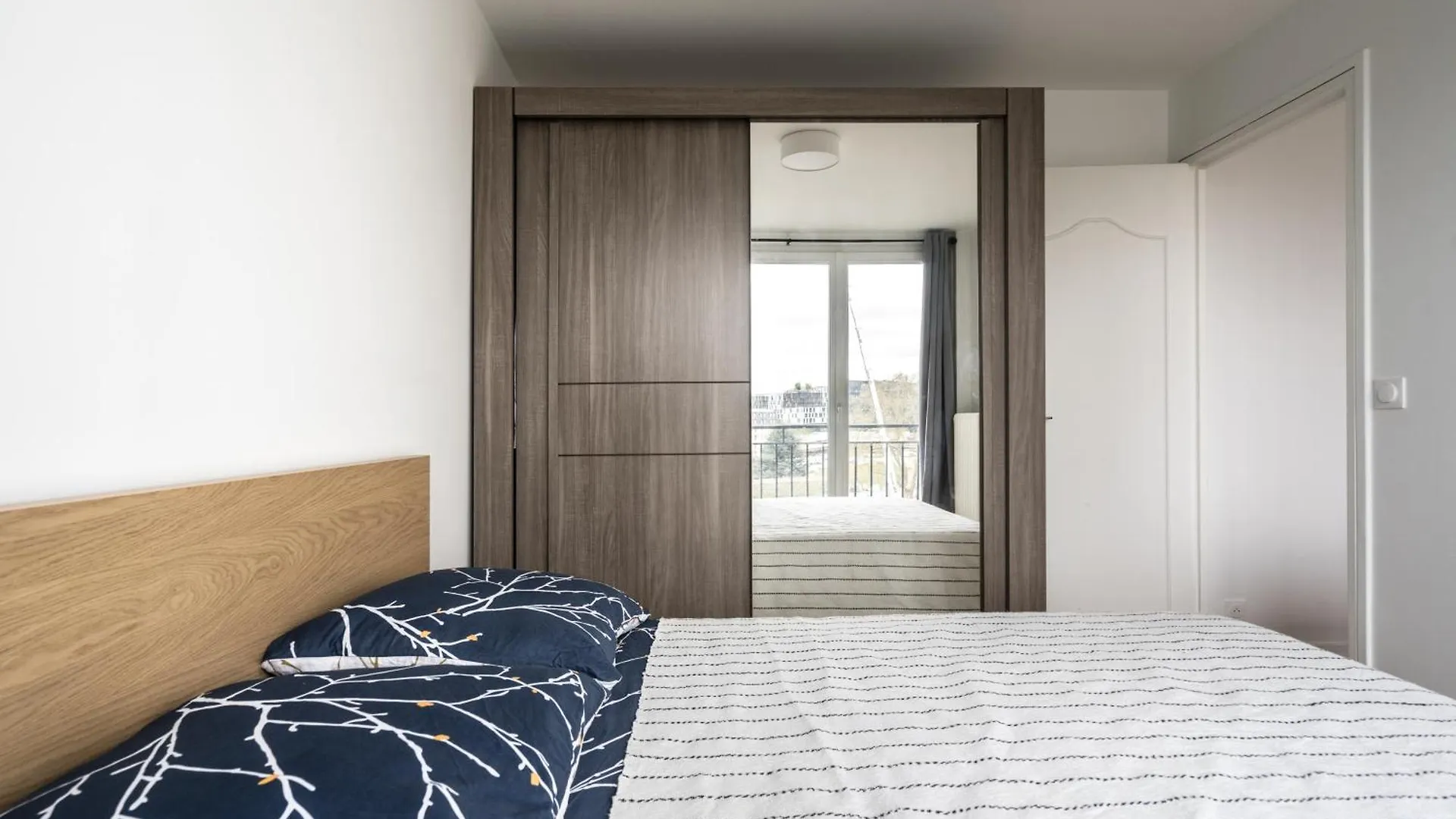 Charming In 5 With Stunning View * Paris
