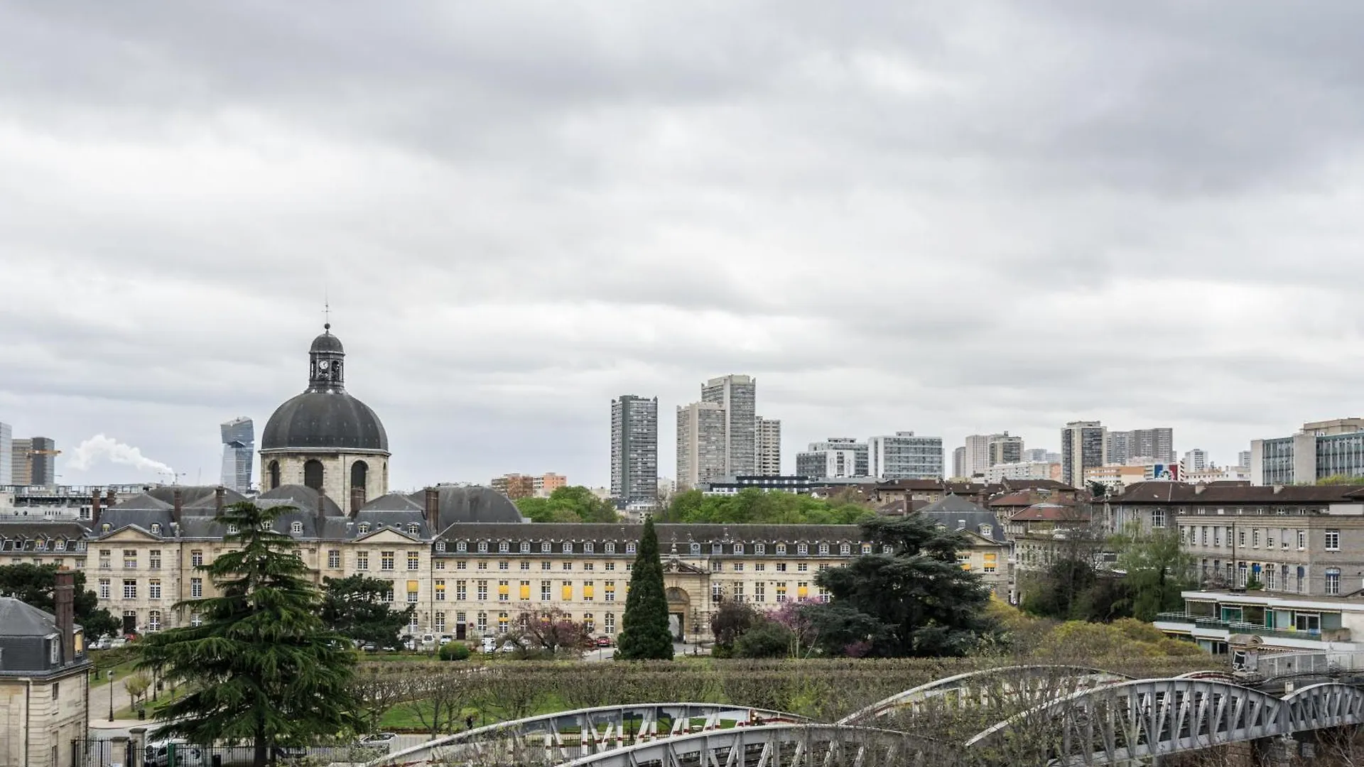 Charming In 5 With Stunning View Paris